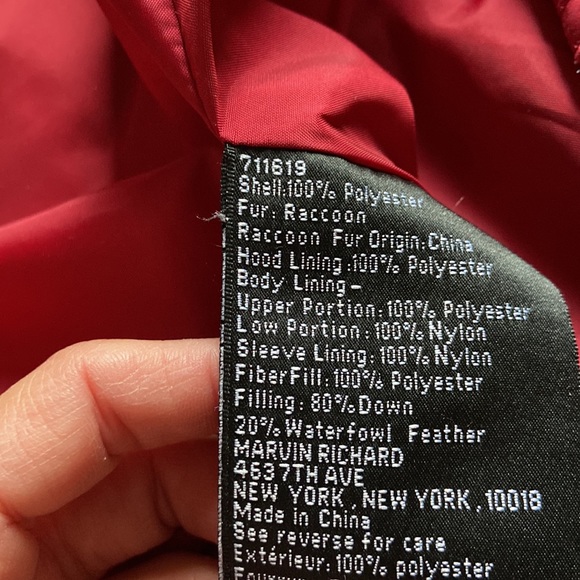 Red puffer winter jacket in size L - Picture 9 of 13